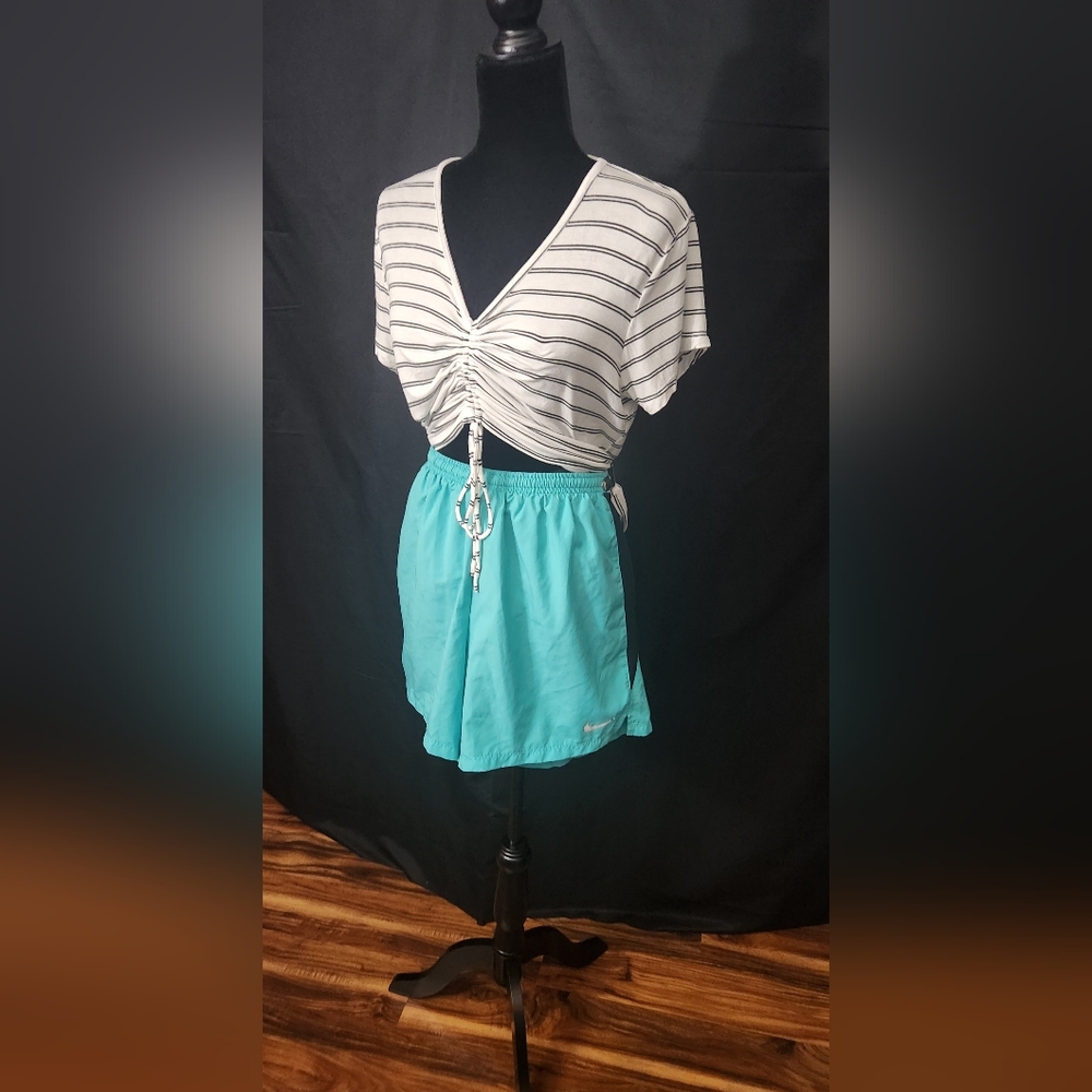Love Charm Ruched Drawstring Tee Size L - Picture 9 of 14